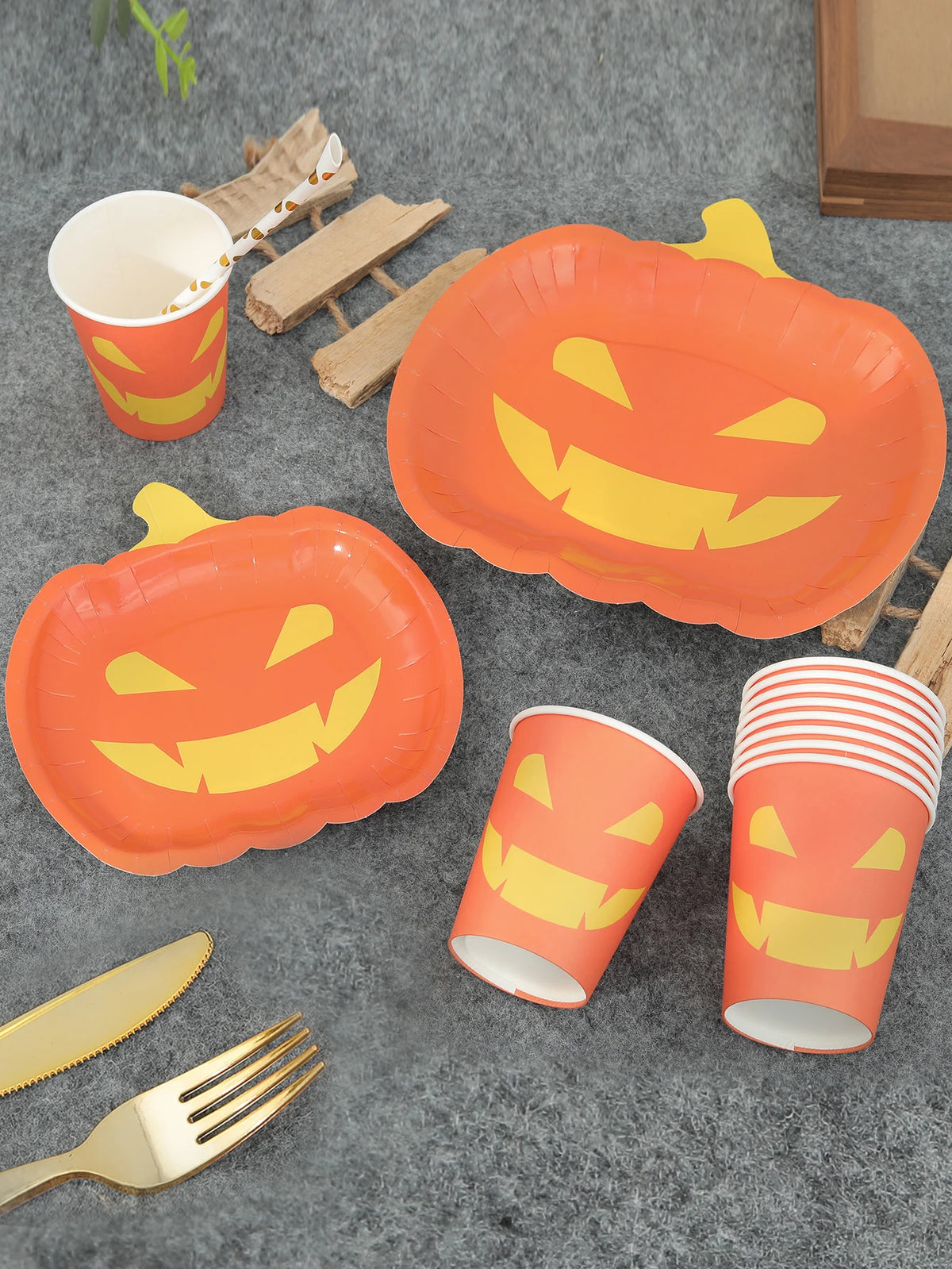 Halloween Disposable Tableware Set – Pumpkin & Ghost Face Paper Plates, Cups & Party Supplies (10-Piece Set, 7"/9")