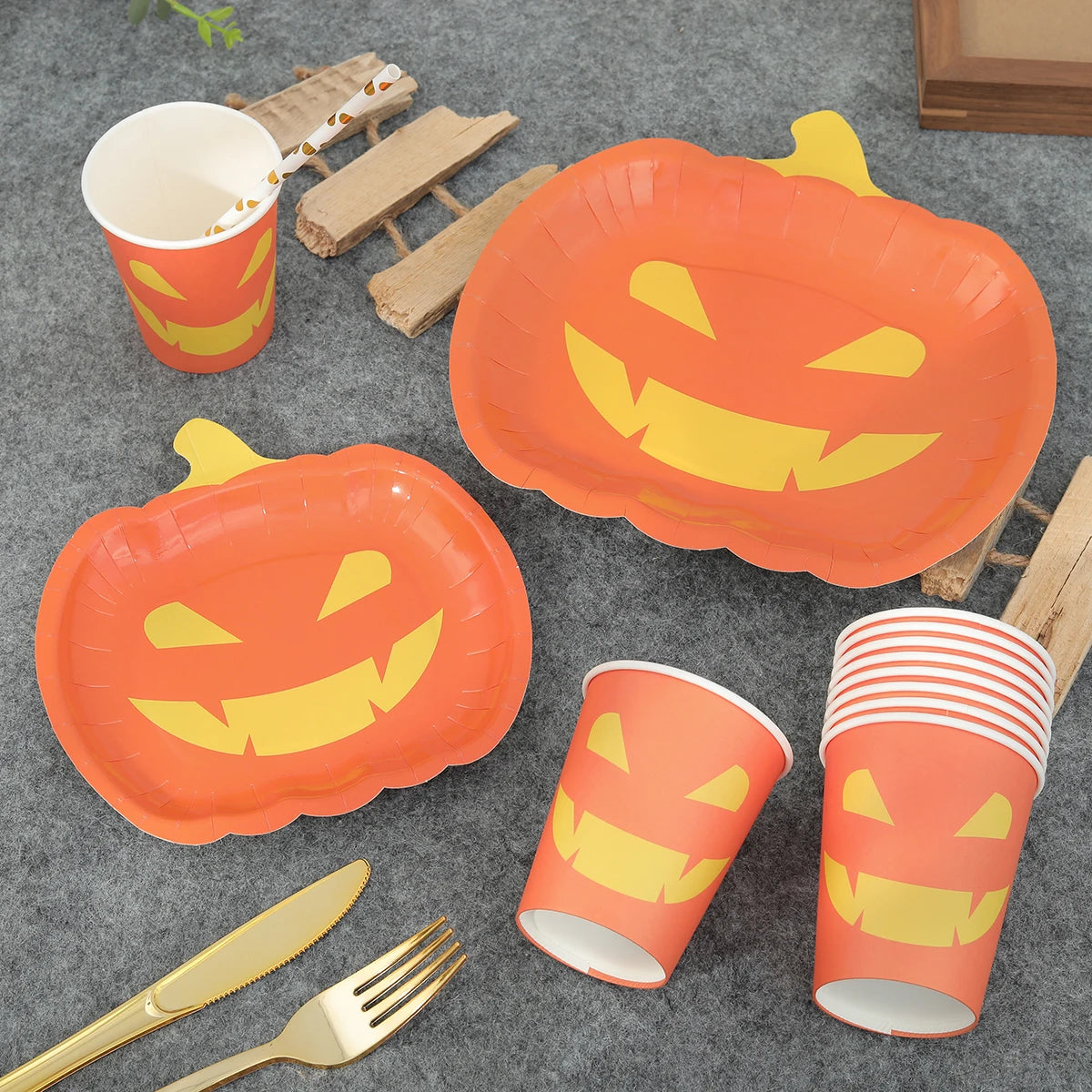 Halloween Disposable Tableware Set – Pumpkin & Ghost Face Paper Plates, Cups & Party Supplies (10-Piece Set, 7"/9")