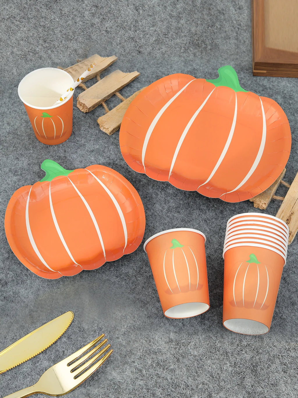 Halloween Disposable Tableware Set – Pumpkin & Ghost Face Paper Plates, Cups & Party Supplies (10-Piece Set, 7"/9")