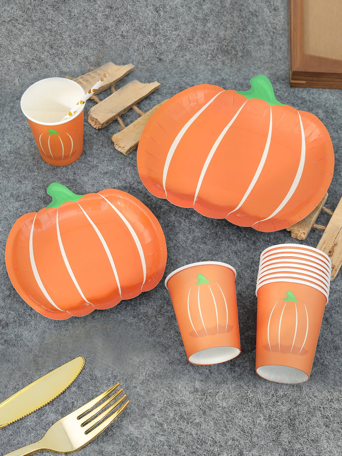 Halloween Disposable Tableware Set – Pumpkin & Ghost Face Paper Plates, Cups & Party Supplies (10-Piece Set, 7"/9")